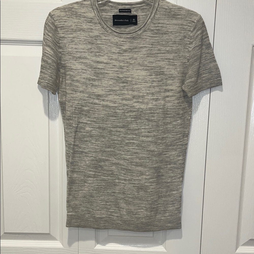 Abercrombie and Fitch Heathered Gray Men's featherweight knit shirt